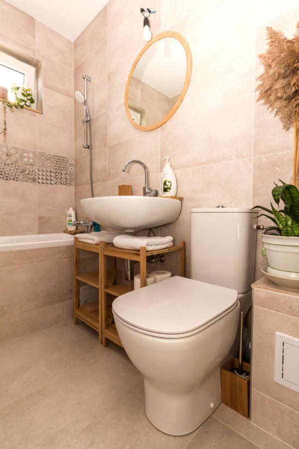 Apartamentul Cu Plante Etaj 4 Mangalya Dış mekan fotoğraf