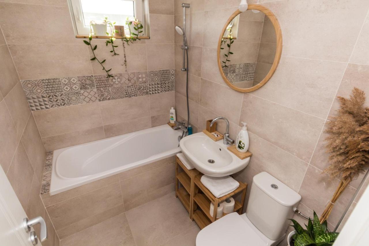 Apartamentul Cu Plante Etaj 4 Mangalya Dış mekan fotoğraf